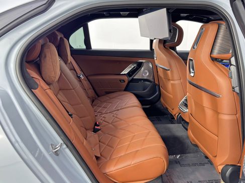 Used 2023 BMW i7 xDrive60 w/ Executive Package 2 image 50