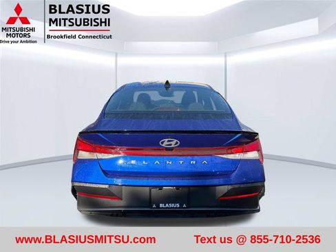 Used 2025 Hyundai Elantra Sport FWD image 8