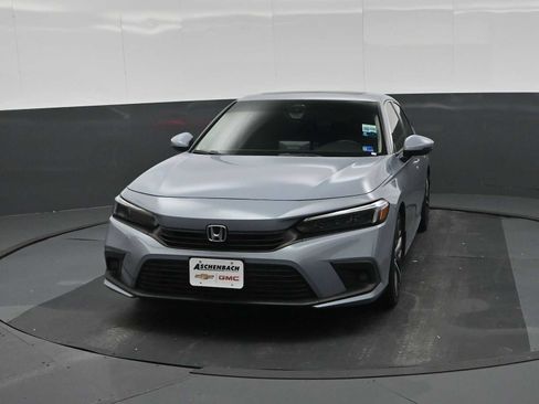 Used 2022 Honda Civic Touring image 5
