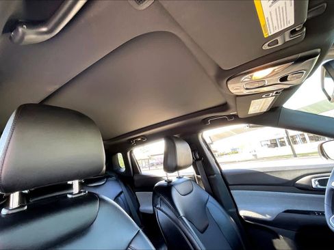 Used 2025 Jeep Compass Latitude w/ Sun & Sound Group image 14