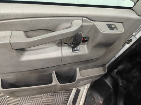 Used 2017 GMC Savana 2500 image 28