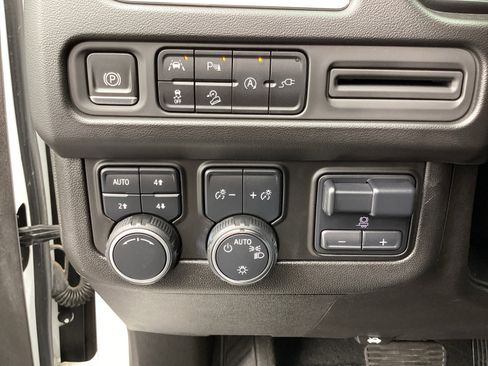 Used 2021 Chevrolet Tahoe Z71 w/ Z71 Signature Package AWD/4WD image 36