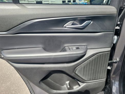 Used 2024 Jeep Grand Cherokee Laredo X image 8