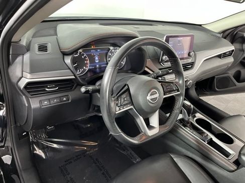 Used 2024 Nissan Altima 2.5 SR FWD image 16