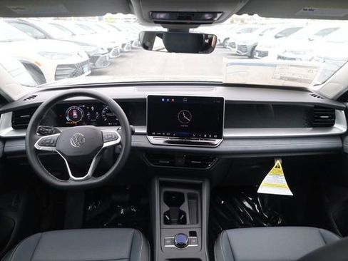 New 2026 Volkswagen Tiguan SE image 6