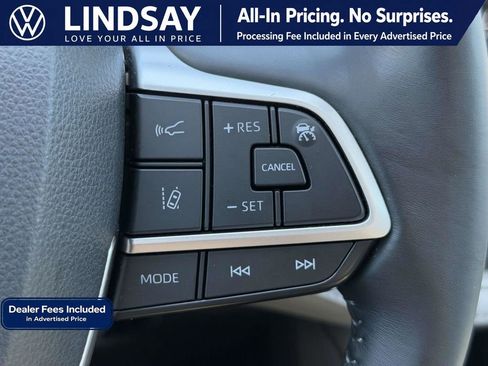 Used 2022 Toyota Highlander XLE FWD image 22