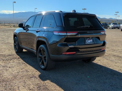 Used 2023 Jeep Grand Cherokee Altitude image 5