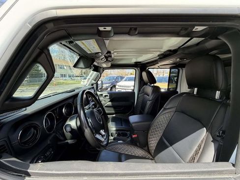 Used 2022 Jeep Wrangler Unlimited Sahara AWD/4WD image 22