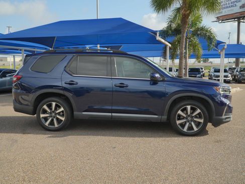 Used 2024 Honda Pilot Touring image 4