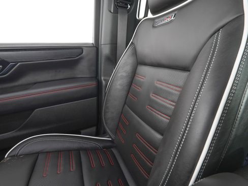 Used 2026 GMC Yukon AT4 Ultimate w/ LPO, Illumination Package AWD/4WD image 32