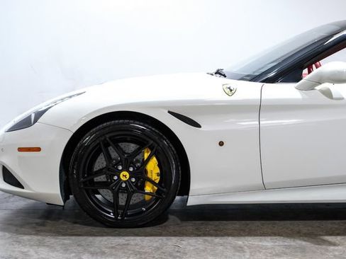 Used 2018 Ferrari California T image 15