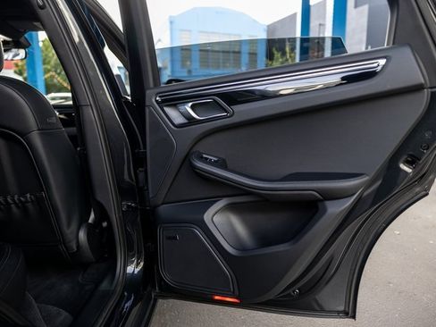 Certified 2025 Porsche Macan image 42