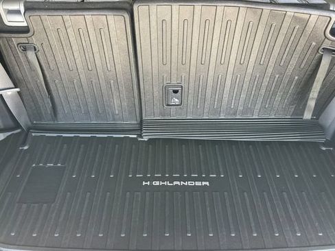 Certified 2020 Toyota Highlander LE AWD/4WD image 19