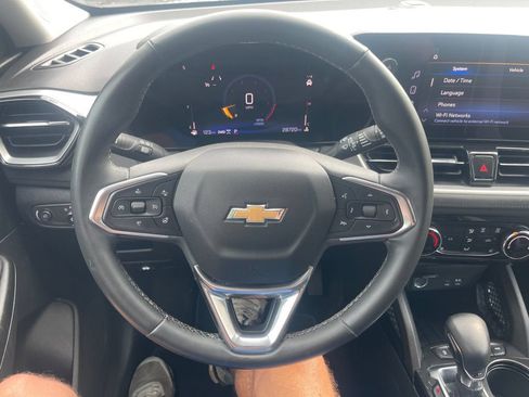 Used 2024 Chevrolet TrailBlazer LT w/ LT Cold Weather Package AWD/4WD image 15