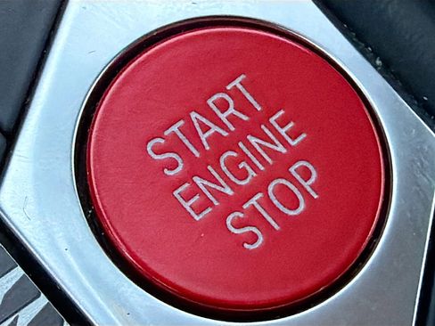 Used 2022 BMW M4 Coupe w/ Executive Package image 33