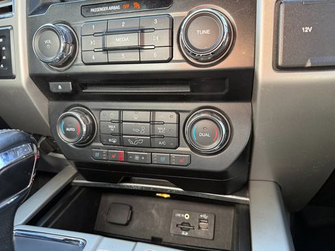 Used 2015 Ford F150 Lariat image 18