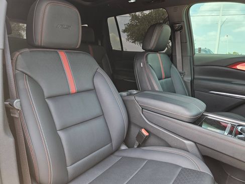 Certified 2025 Chevrolet Traverse RS w/ LPO, Floor Liner Package AWD/4WD image 31