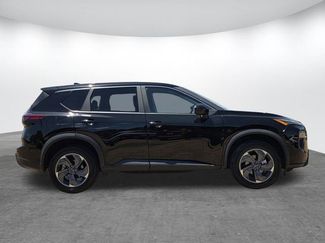 Used 2025 Nissan Rogue SV FWD video 3