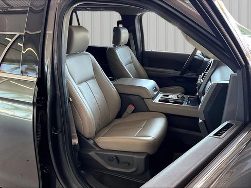Used 2020 Ford Expedition XLT w/ Equipment Group 202A RWD image 17