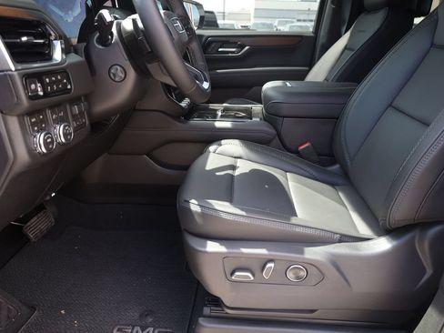Used 2026 GMC Yukon XL Denali w/ Denali Reserve Package AWD/4WD image 11