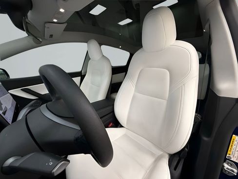 Used 2021 Tesla Model Y Performance image 10