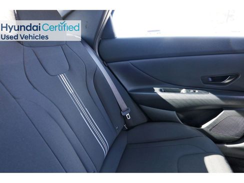 Certified 2025 Hyundai Elantra SEL image 15