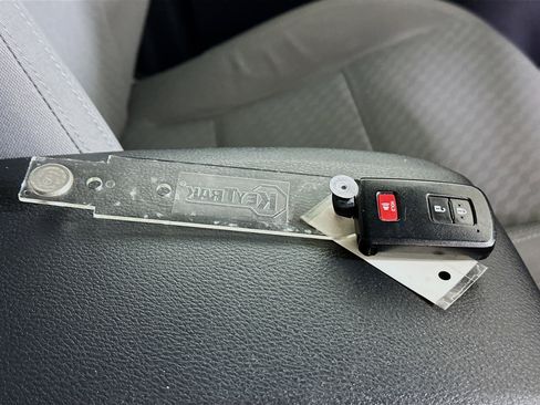 Used 2023 Toyota Tacoma SR image 33