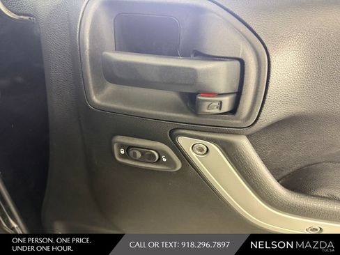 Used 2014 Jeep Wrangler Unlimited Rubicon w/ Connectivity Group AWD/4WD image 41
