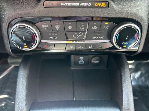Certified 2022 Ford Escape SEL w/ SEL Stealth AWD Package image 31