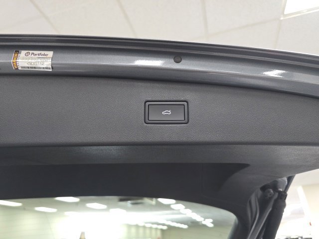 Used 2024 Volkswagen Tiguan SE R-Line AWD/4WD image 12