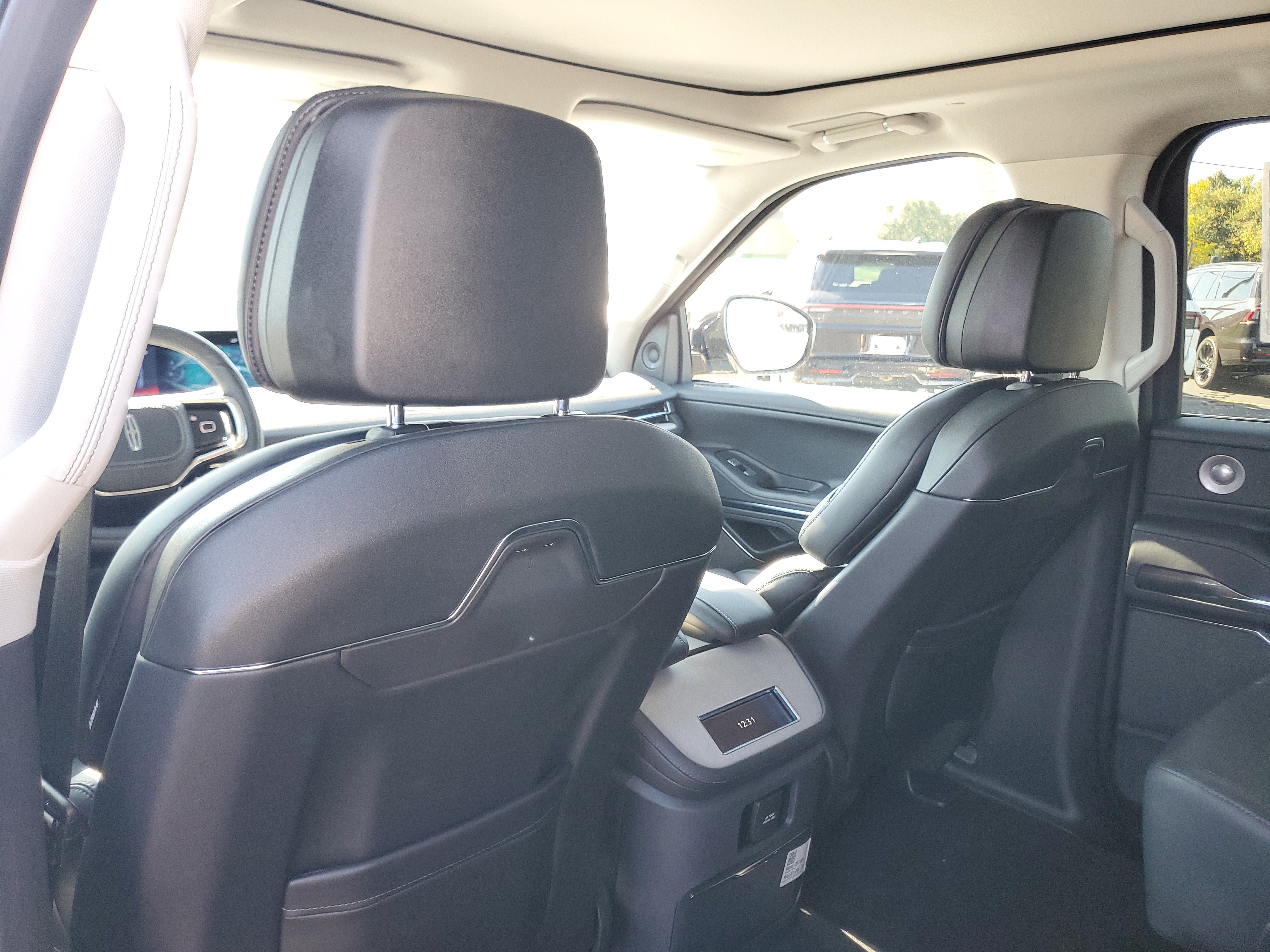 New 2027 Lincoln Navigator Reserve AWD/4WD image 28