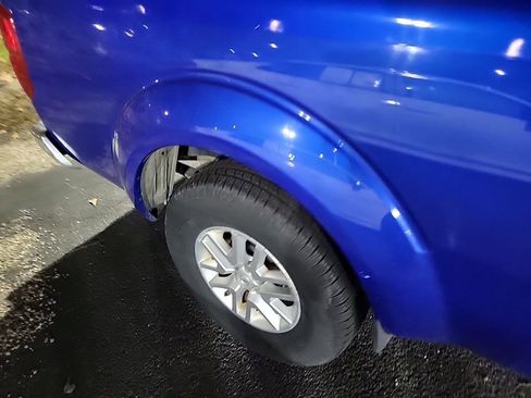 Used 2015 Nissan Frontier SV image 12