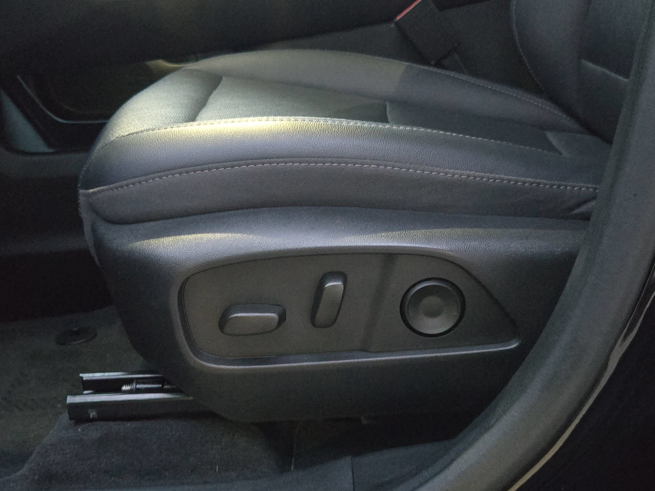 Used 2025 Chevrolet Equinox LT w/ Convenience Package II FWD image 23