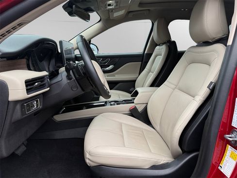 Used 2025 Lincoln Corsair Reserve w/ Equipment Group 202A image 9