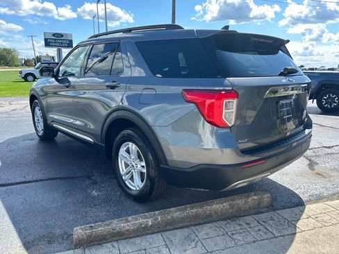 Used 2022 Ford Explorer XLT w/ Equipment Group 202A image 7