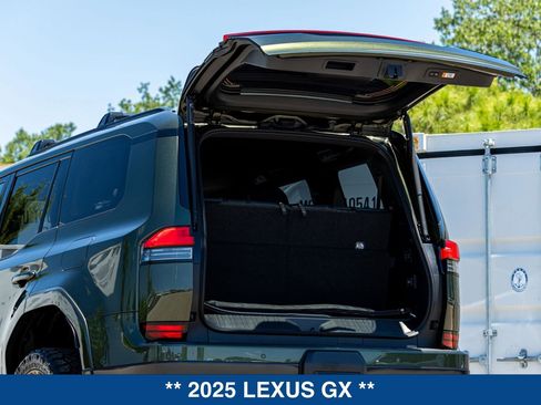 Used 2025 Lexus GX 550 w/ Accessory Package (Z1) AWD/4WD image 32