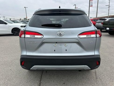 Used 2025 Toyota Corolla Cross LE image 4