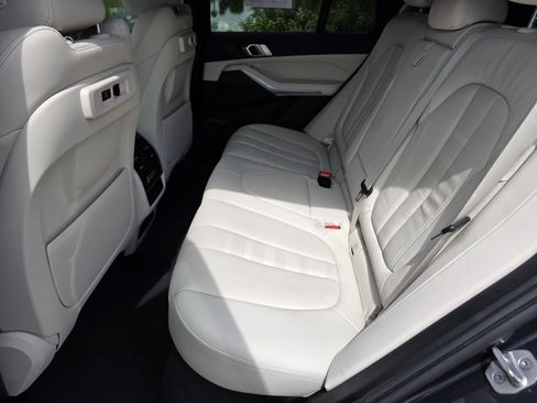 Used 2022 BMW X5 xDrive40i w/ Premium Package AWD/4WD image 14