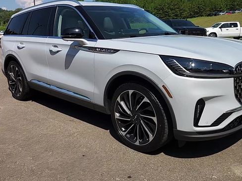 Used 2025 Lincoln Aviator Reserve w/ Luxury Package RWD image 9