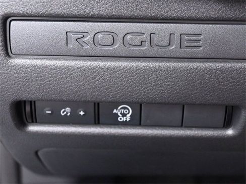 Used 2023 Nissan Rogue S image 17