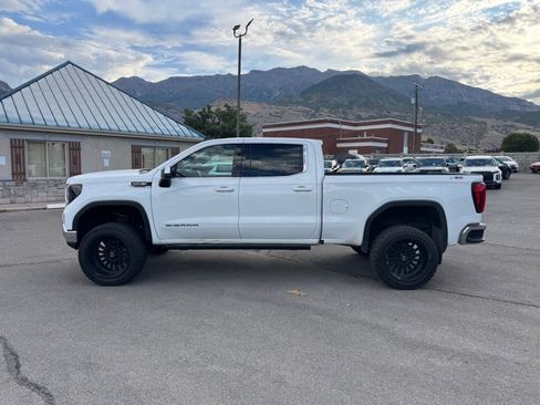 Used 2022 GMC Sierra 1500 SLE w/ X31 Off-Road Package AWD/4WD image 2