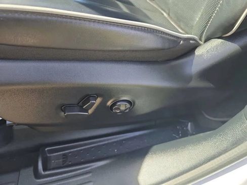 Used 2024 Chrysler Pacifica Limited w/ Uconnect Theater Family Group FWD image 13