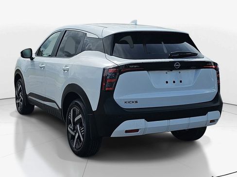 Used 2025 Nissan Kicks SV FWD image 8