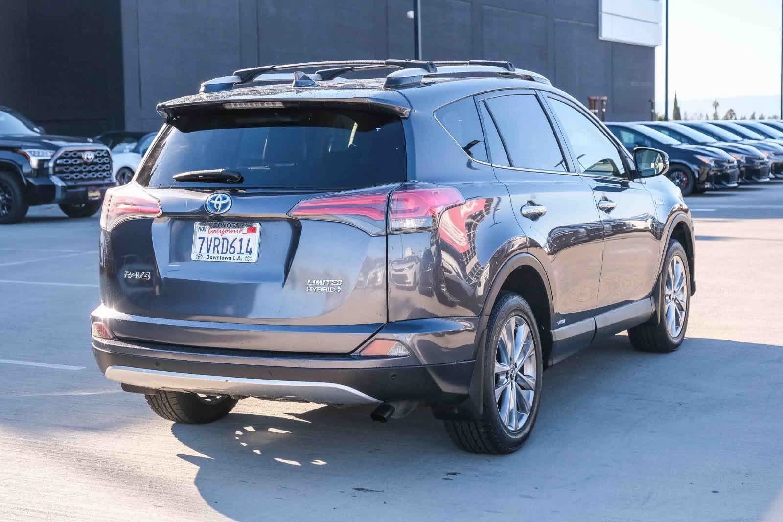 Used 2016 Toyota RAV4 Limited AWD/4WD image 4