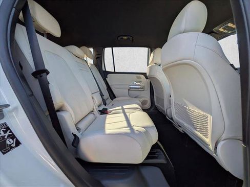 Certified 2025 Mercedes-Benz GLB 250 image 20