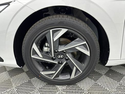 New 2025 Hyundai Elantra Limited image 12