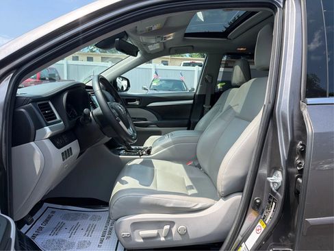 Used 2018 Toyota Highlander XLE w/ Protection Package #3 AWD/4WD image 9