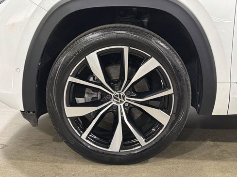 Used 2024 Volkswagen Atlas SEL Premium R-Line AWD/4WD image 16