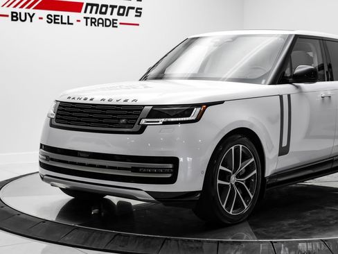 Used 2024 Land Rover Range Rover SE AWD/4WD image 2