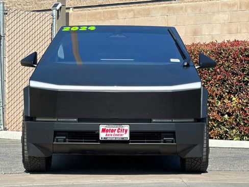Used 2024 Tesla Cybertruck AWD Crew Cab image 9
